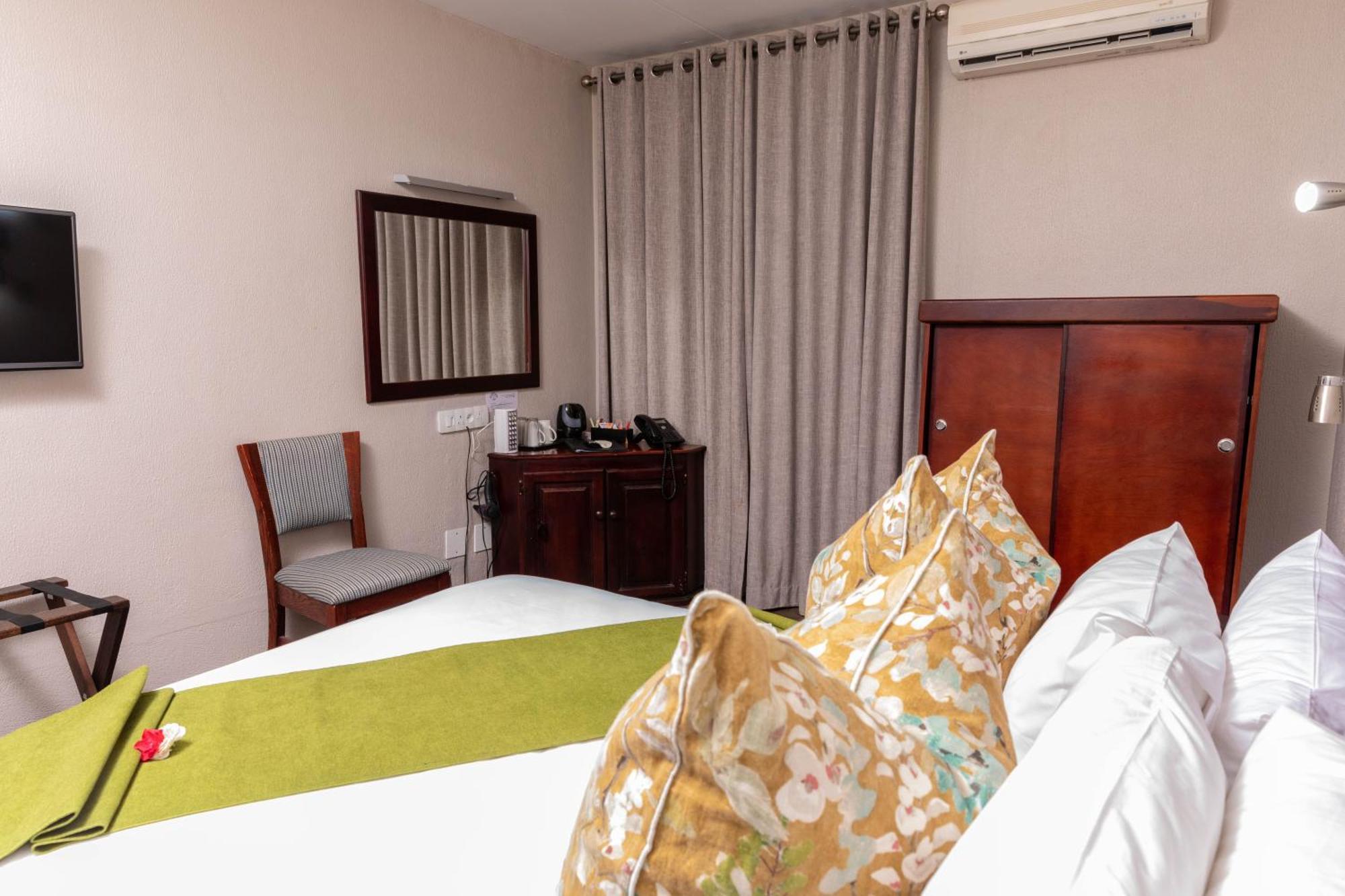 Hotel 247 @ White River Luaran gambar